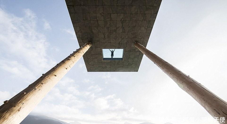 世界最需要有勇气才敢来的游泳池,泳池底部不仅透明还悬空