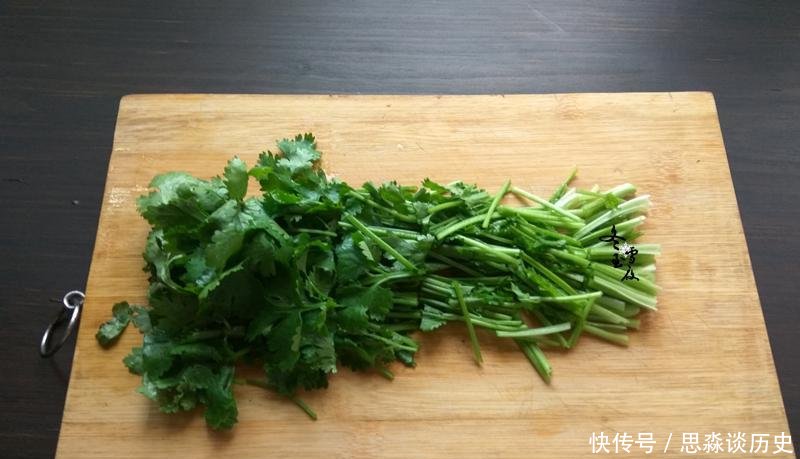 『口味』据说是“东北王”张作霖很爱吃的一道菜, 鲜辣爽脆, 口味火爆