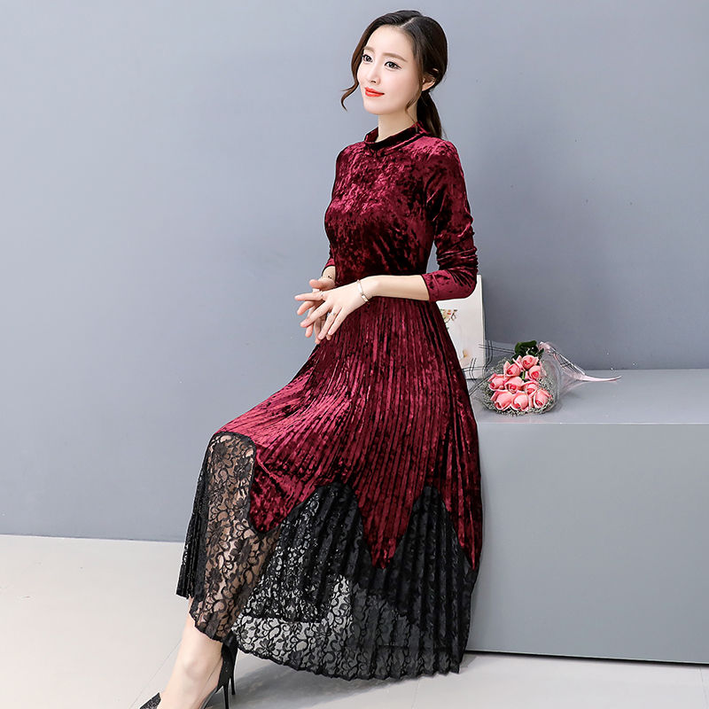 快中秋了，50岁女人多试试这，新款秋裙，配高跟鞋，洋气上档次