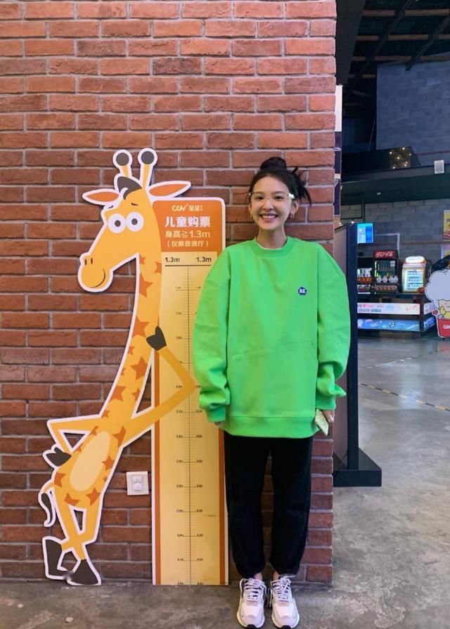  『好看』春季卫衣如何搭配才好看？我怕你看完，追着问我要链接！