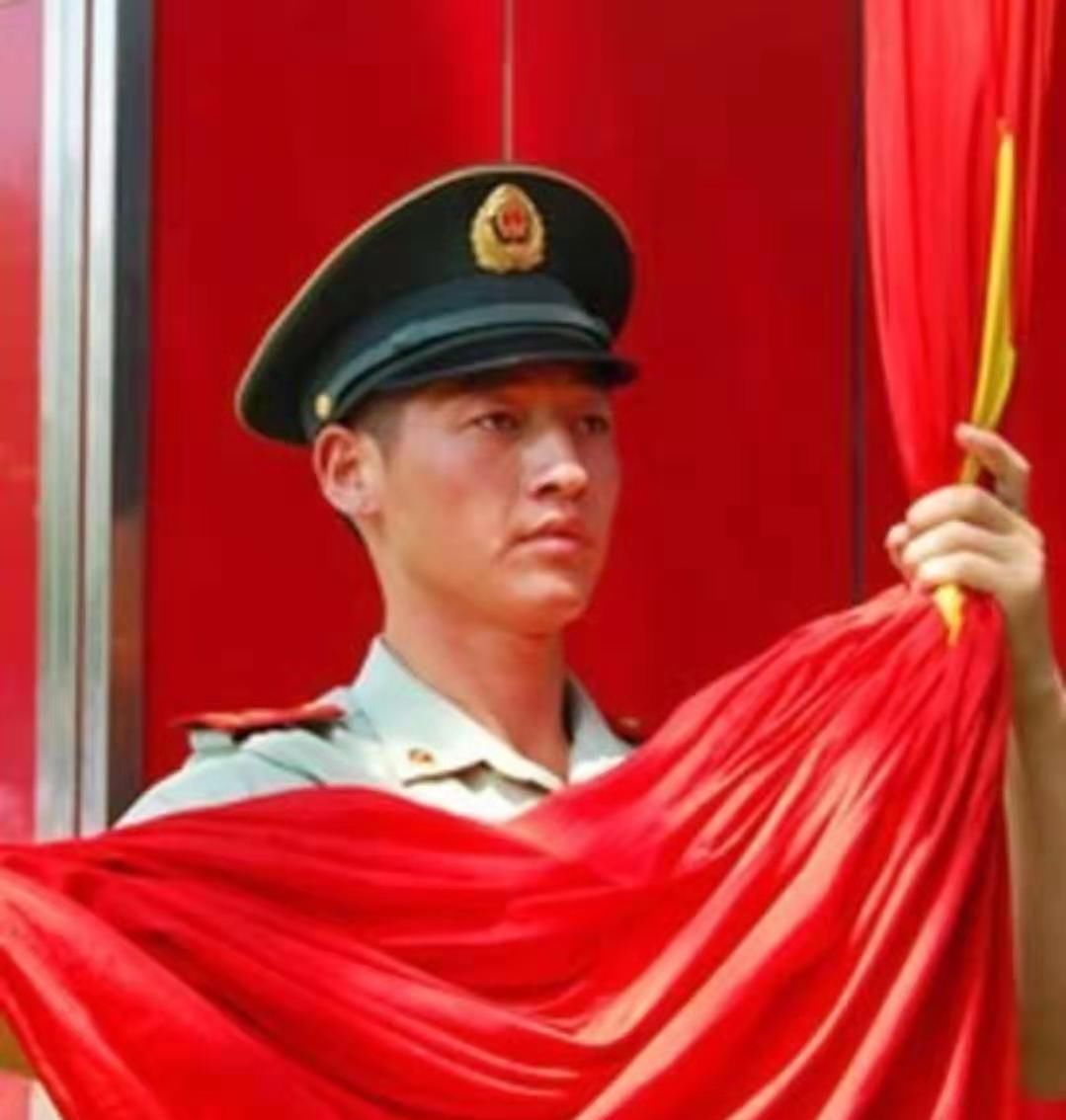  升旗手：中国第一升旗手，婉拒50万年薪