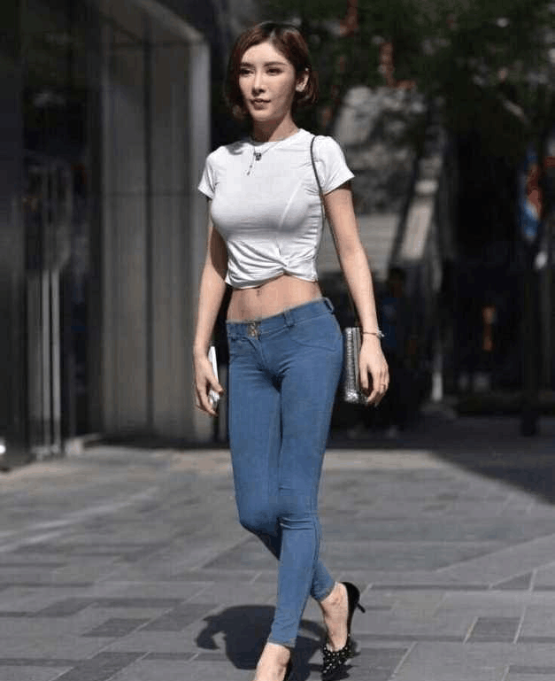 紧身裤耐看不浮夸, 展现迷人的自信, 有股清新脱俗的魅力