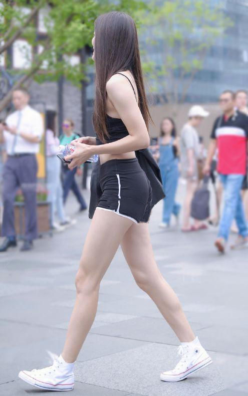 『显出自己』同样穿运动衣服,只有这一款才最彰显魅力吧?