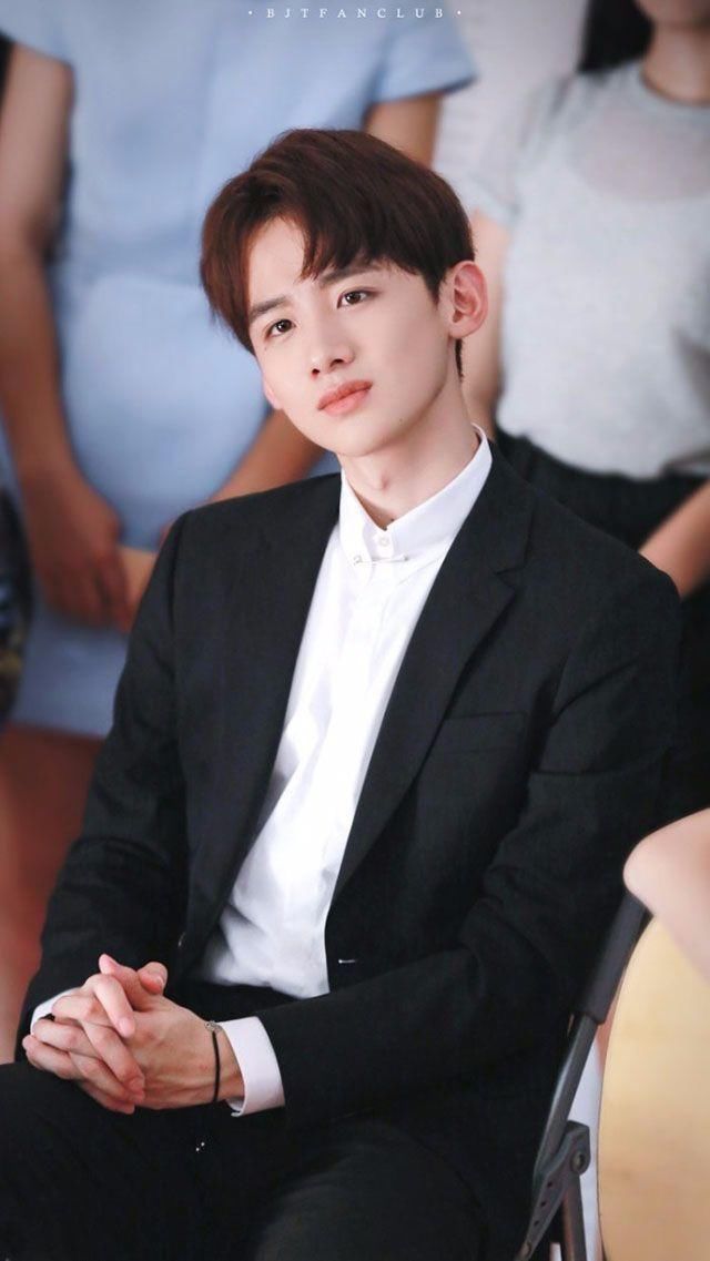 让白敬亭看似整容的6款发型, 男生换发型如换脸!