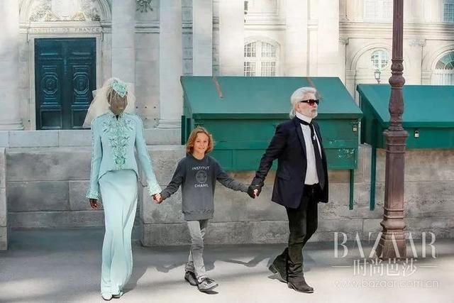 塞纳河倒映的Chanel高定，流淌的是左岸的旧时光