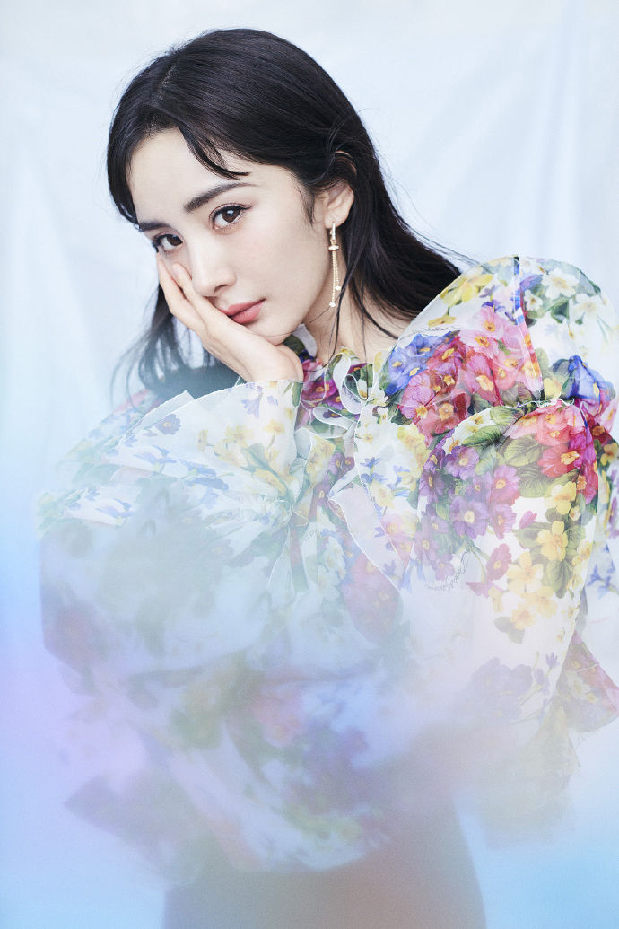 杨幂性感魅力写真图集，时尚气质，魅力非凡!