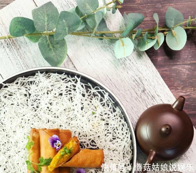 『坐在』周末快下江南吧!坐在湖边吃大闸蟹才痛快