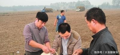 农民打工每月上万，手里没钱，村干部月薪2千，有房有车，为啥