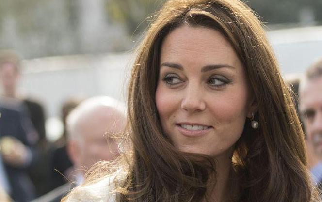 英国王室禁忌: 这种高跟鞋梅根不敢尝试, 凯特却偏要“以身试险”