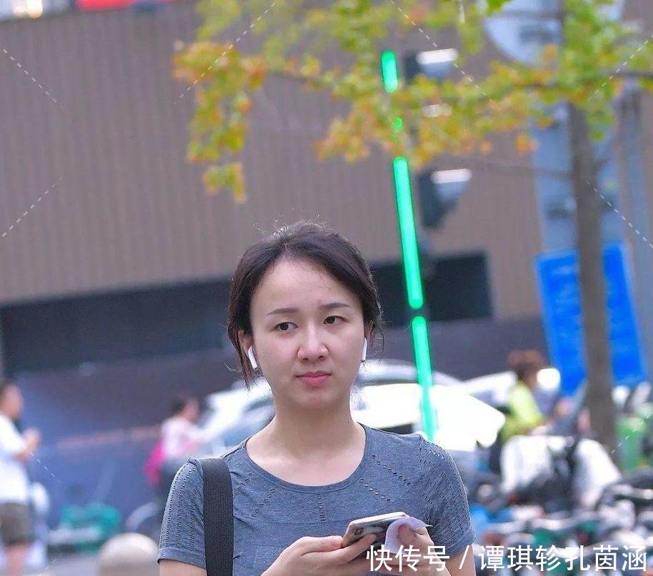 气质■好身材搭配紧身训练服,漫步街头气质十足