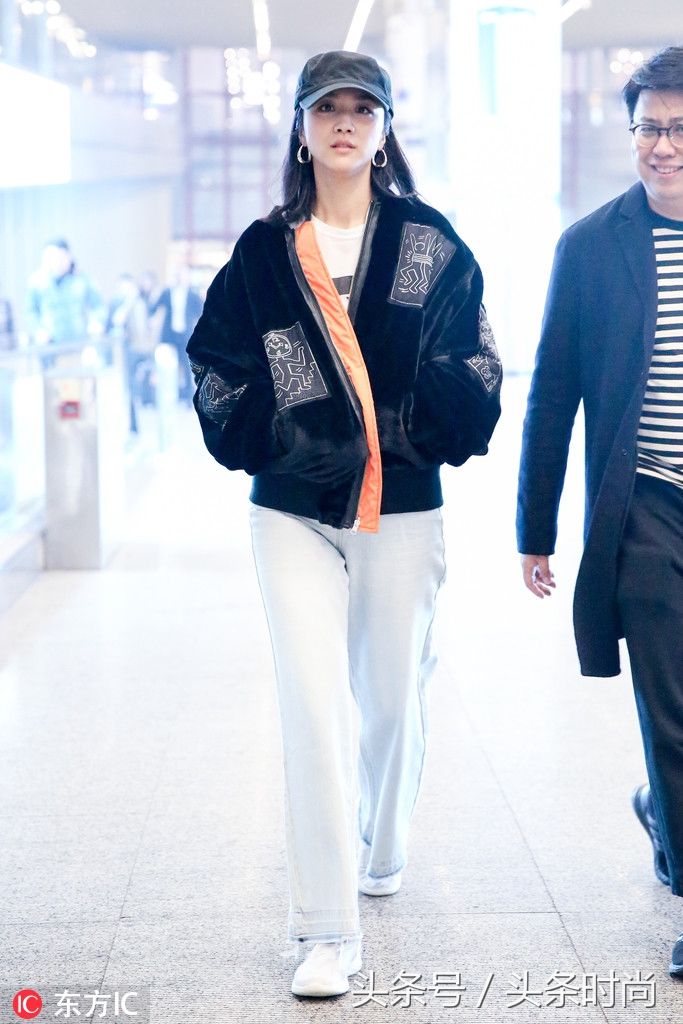 爸，我把您的牛仔裤穿出门了!她们都说很好看