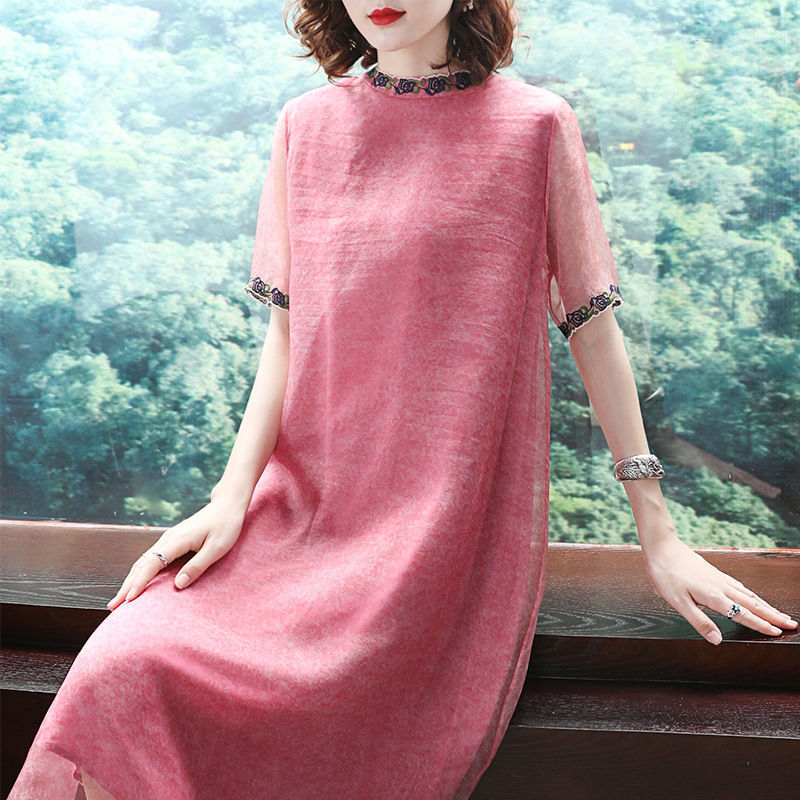 小个子老婆套装都不穿了，出门连衣裙+半跟凉鞋，显高显腿长，美