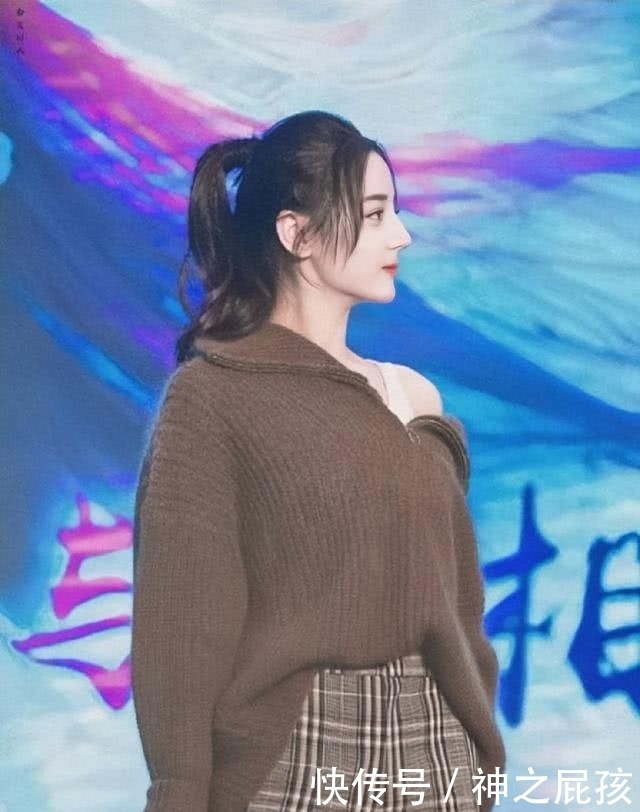  『学学』别总烫发了，太伤头发！跟着热巴学学这4种扎法，减龄还显脸小