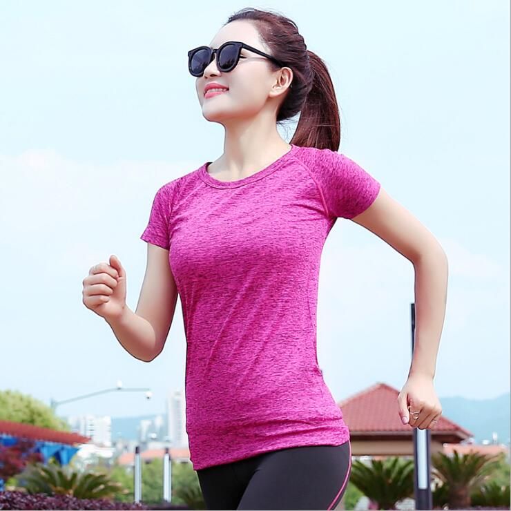 去健身房，健身瑜伽这样穿，方便健身还凸显身材，运动起来超有型