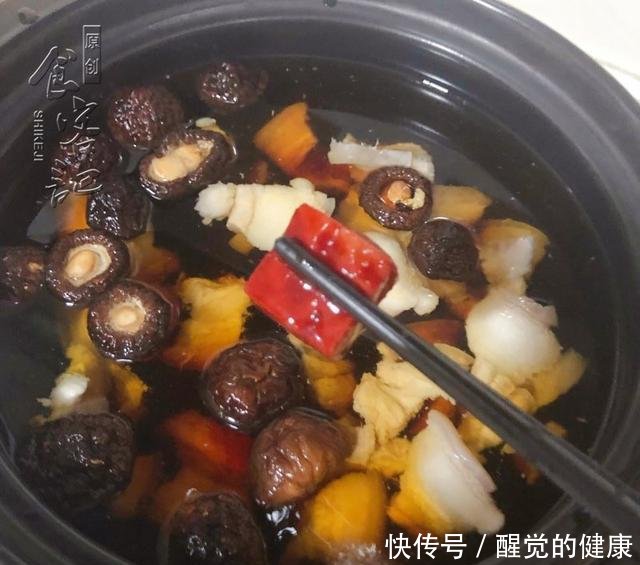  『女人』皮肤差不用怕，女人常吃此菜，养颜嫩肤又养血，皮肤越来越好了！