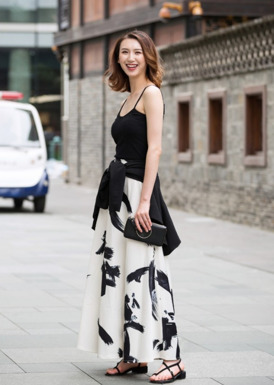 街拍：图1贤惠漂亮，图2风姿绰约，图3时尚甜美的美女令人着迷