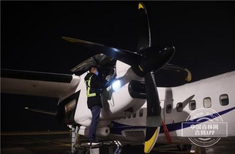 「龙嘉」集合完毕 人工降雨飞机降落长春龙嘉机场!