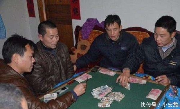 农村那些天天打牌的人，是不是都很富有？他们的钱从哪来的？