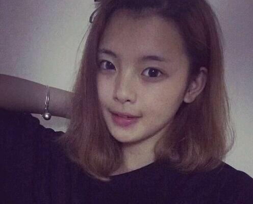 火箭少女101素颜照曝光，孟美岐的眼睛都没了，最好看的是她