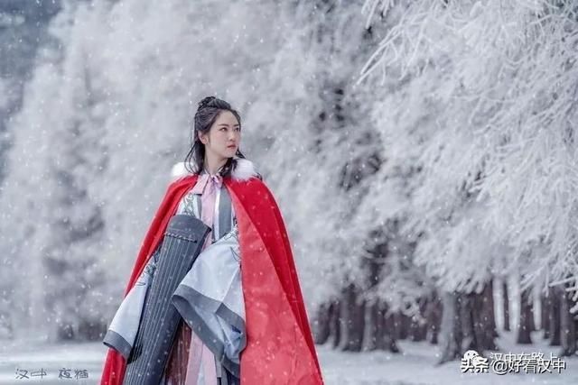 大雪过后的汉中龙池特别适合汉服摄影，不信你看