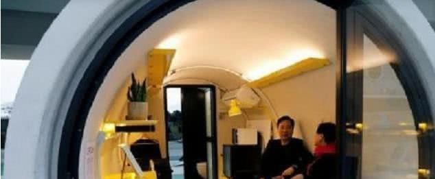 香港现共享“水管屋”，“笼屋”：我可以光荣退休了