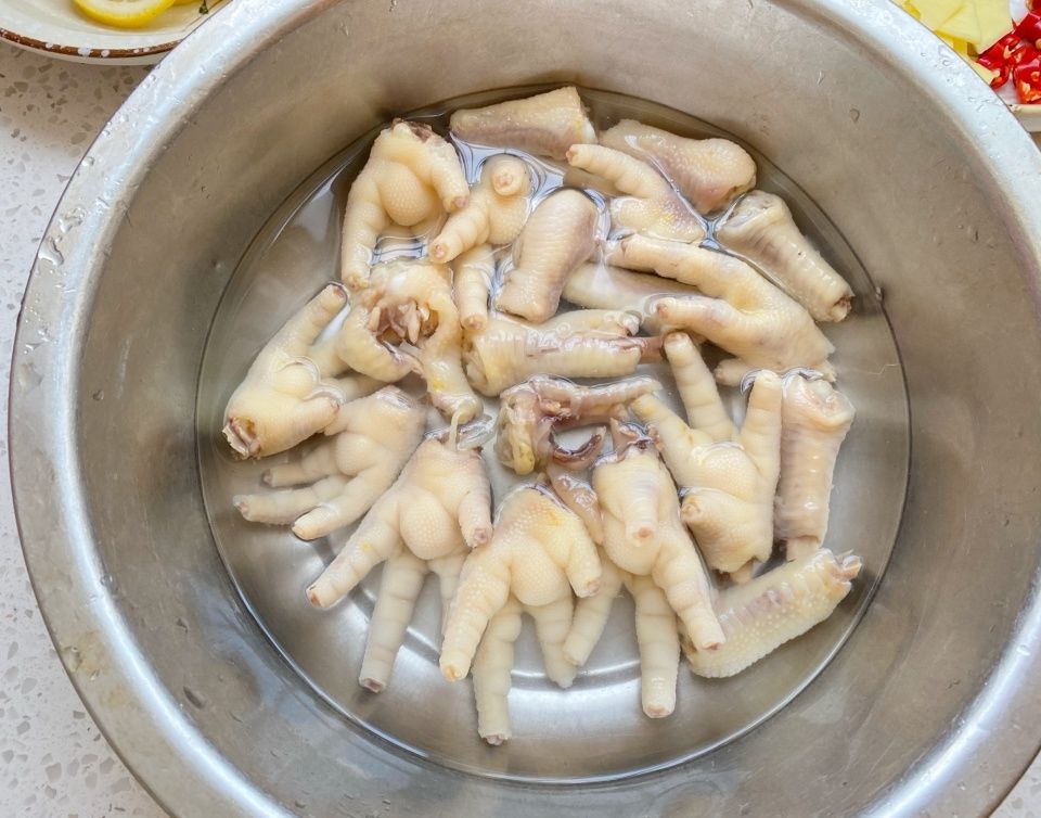  『追剧』网红追剧小零食在家就能做，酸辣开胃又好吃，比泡椒凤爪还好吃