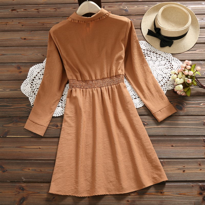 天气越来越凉，但也别着急卖羽绒服!瞧这些女人这样穿，娇美如花