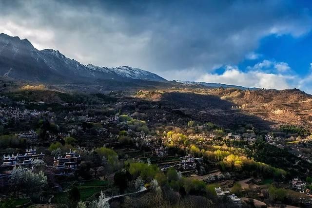 说起中国的建筑，那真是一绝，国内这些奇特建筑村庄你都去过吗？