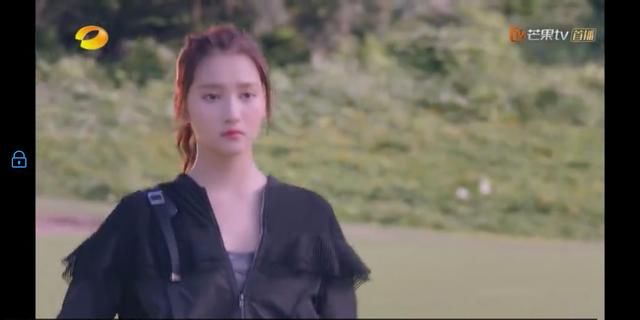 《甜蜜暴击》关晓彤搭配满分，清纯御姐完美切换，谁说配不上鹿晗