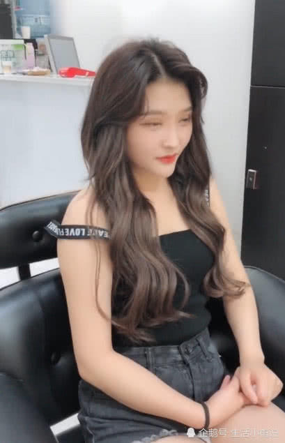 圆脸小姐姐剪头发遭拒绝，理发师却很得意，变美后的小姐姐非常感