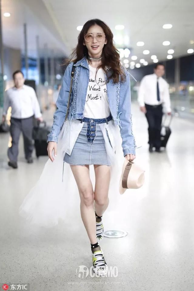 时髦办｜两个月不见的刘亦菲穿上牛仔裙更美了