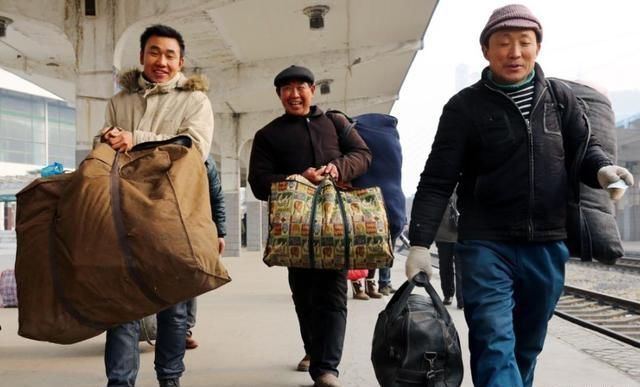 年后，农村青年兴起“留守热”，老农不解，这2点原因却句句在理