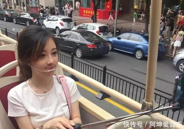 冯提莫如今在哪里直播