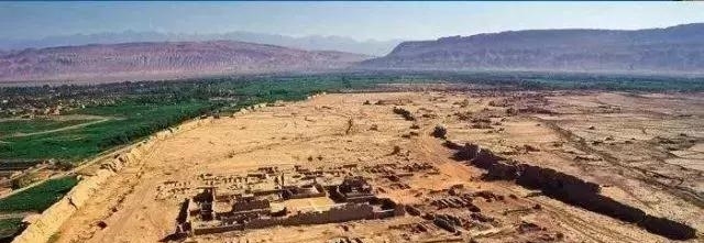 前有玉石垒猪圈, 后有和田玉砌鸡窝, 这个村子到底什么来头