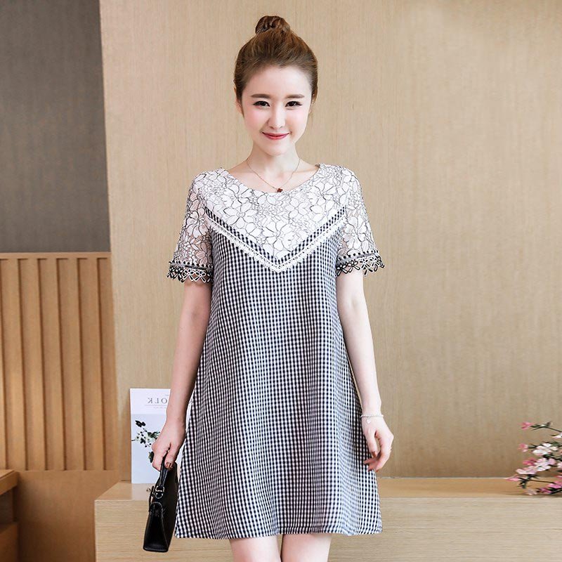 系带连衣裙洋气又减龄，蕾丝材质高档又性感，配高跟鞋显高显气质