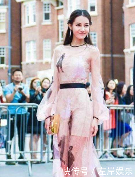 热巴这腿太粗了吧! 牛仔裤都要撑破了, 网友: 人家不过穿了条秋裤