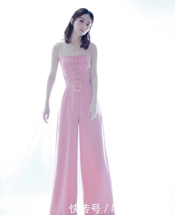 赵丽颖亮相破怀孕谣言！用“玉镯”突出小腹，这波操作666！