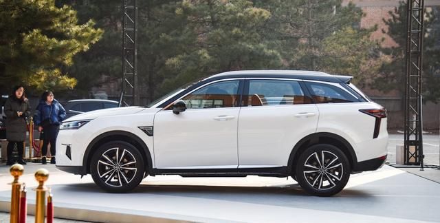 「采用」这款SUV即将上市,轴距超2米75,1.5T+48V轻混190马力,油耗6.1L