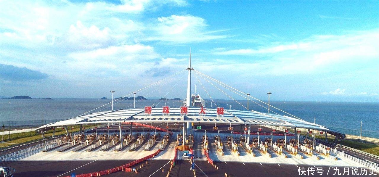  作用@为何在港珠澳大桥人工岛下面，放置了120个500吨钢桶，什么