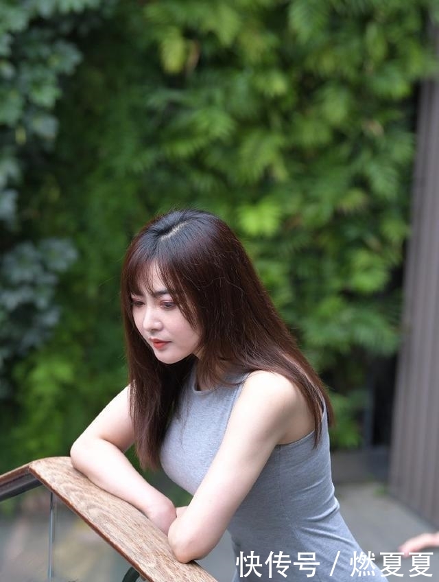  「连衣裙」看上去很紧身的连衣裙，胖姑娘说：我们一样很漂亮