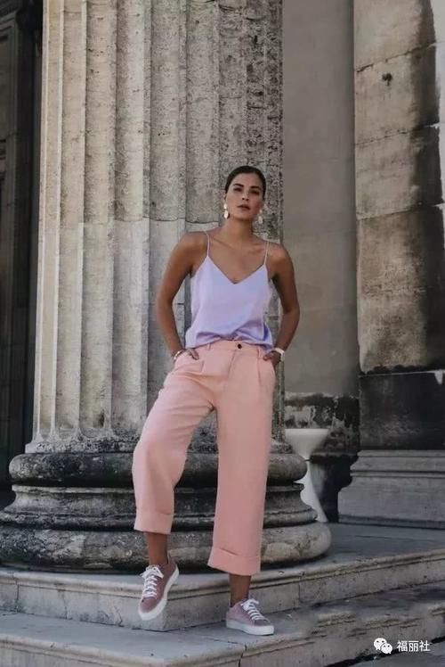 一件吊带性感妩媚又柔情似水，统统搞定