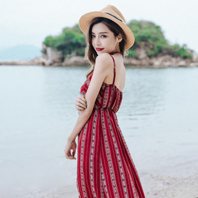 身着“吊带裙”的女人，总会让人觉得神秘且格外迷人