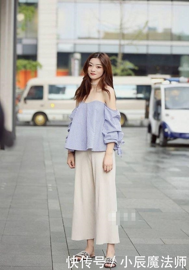  位小姐姐：路人街拍，美女穿白色的修身背心，很是吸睛呢