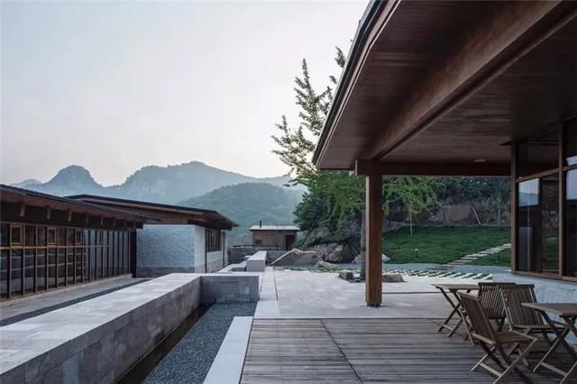 寻一山，盖一座房子，只用来浪费时间