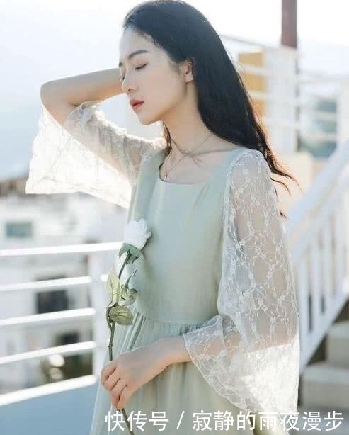  「复古」10种少女感显瘦迷人的春装穿法，文艺又气质