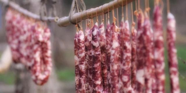  「腊月」农村老人常说：“腊月忌尾，正月忌头”，说的事什么意