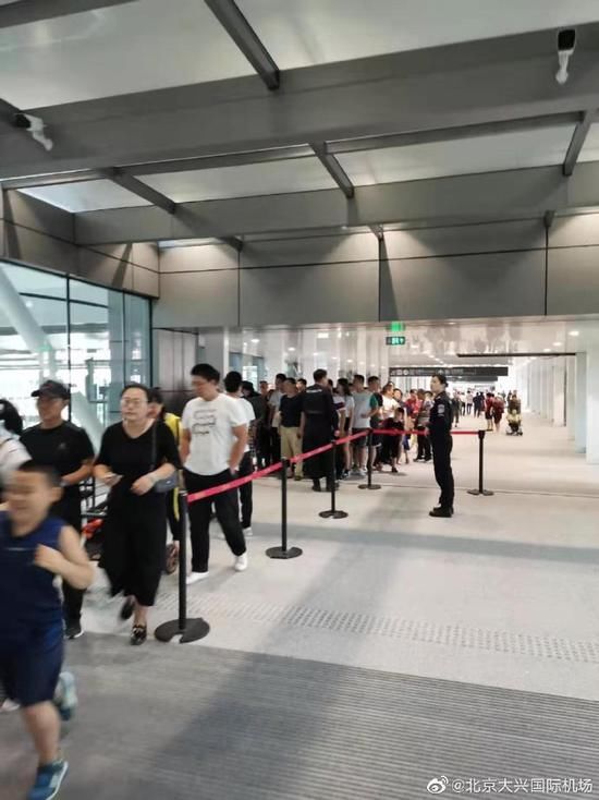 大兴机场投运后首个”十一”:每日1.5万参观客”打卡”