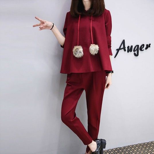 马上转凉了，70后老婆贼精，穿新款卫衣搭小脚裤，美嫩得不得了