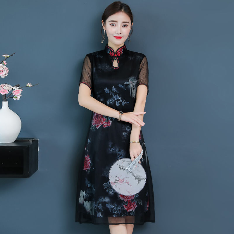 有一种美叫“旗袍”，立秋已到，42岁老婆穿旗袍，简直美若天仙