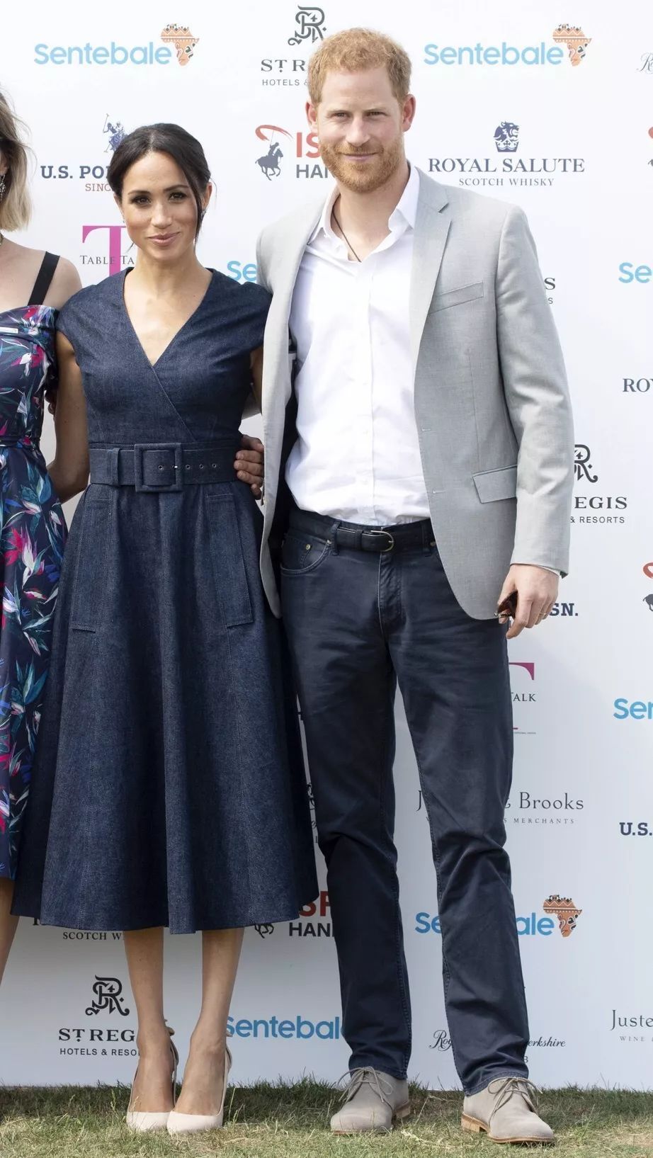 正牌王妃撞衫“绿茶情妇”？英国网友又开始八卦了...